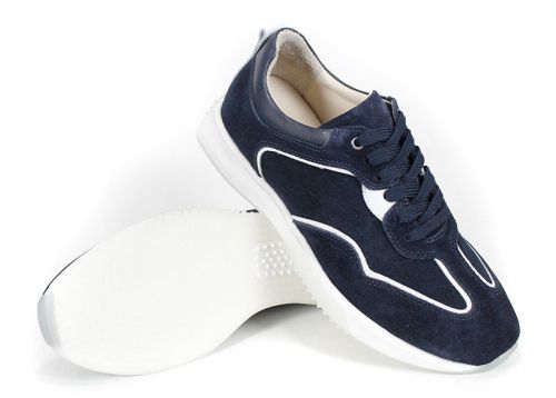 мъжки сникърси от тъмносин велур с бели акценти и спортно ходило