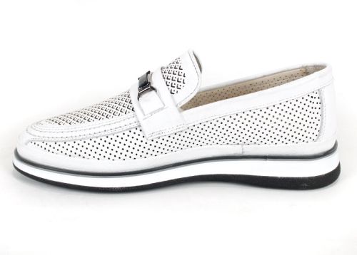 Мъжки мокасини от бяла перфорирана естествена кожа с метална тока и бяло спортно ходило