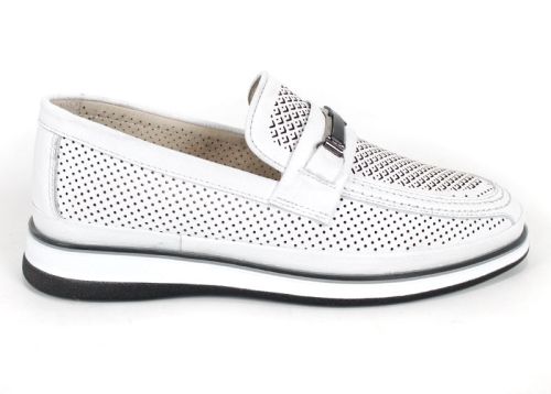 Мъжки мокасини от бяла перфорирана естествена кожа с метална тока и бяло спортно ходило