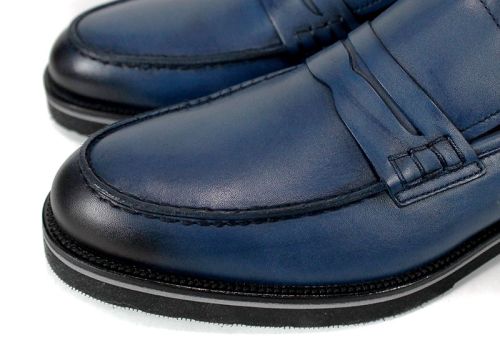 мъжки мокасини от естествена синя кожа със състарен ефект и леко черно ходило