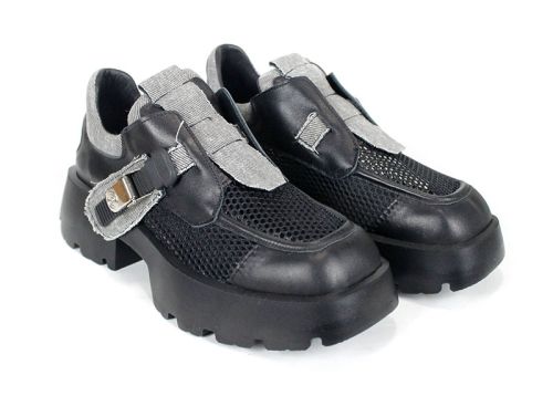 Дамски грънч обувки от кожа и мрежа с масивно ходило в черно