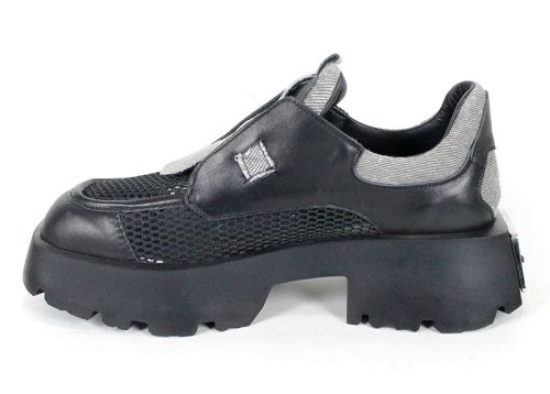 Дамски грънч обувки от кожа и мрежа с масивно ходило в черно