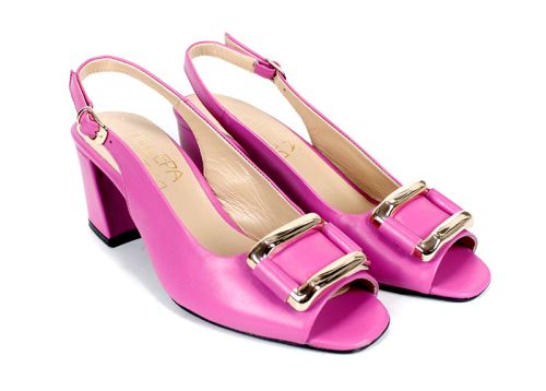 Сандали Nebbia della Foresta, изглед отпред под ъгъл, показващ формата и декорацията