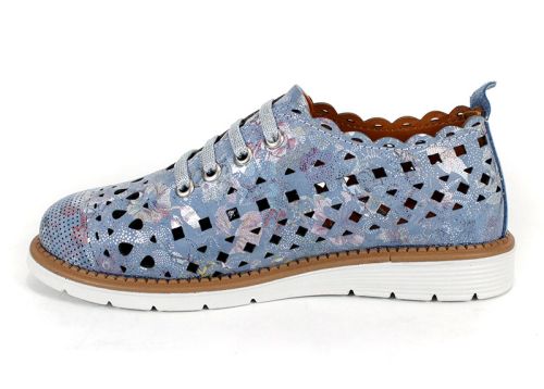 Изглед на дамската обувка от вътрешната страна