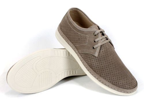 Изглед към подметката и цялостна визия на модела