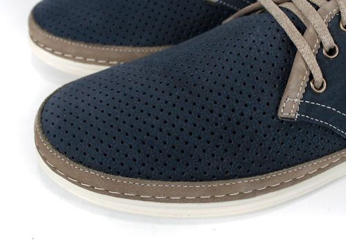 Близък план на перфорацията и шевовете