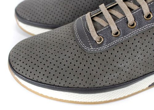 Детайл на перфорацията и шевовете