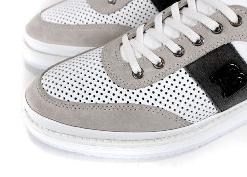 Детайл на перфорацията и връзките на Monzaro