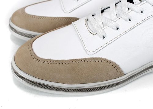 Детайл на предната част и шева на Solaro