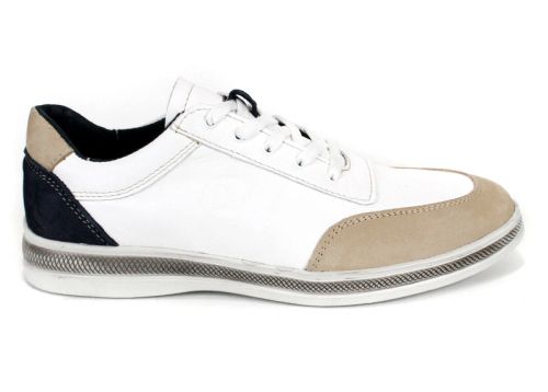 Дясна страна на обувката Solaro, показваща задната част