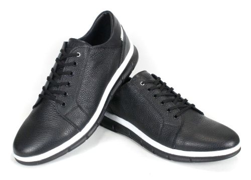 Динамична подредба на чифт обувки Torno, показваща стил и комфорт