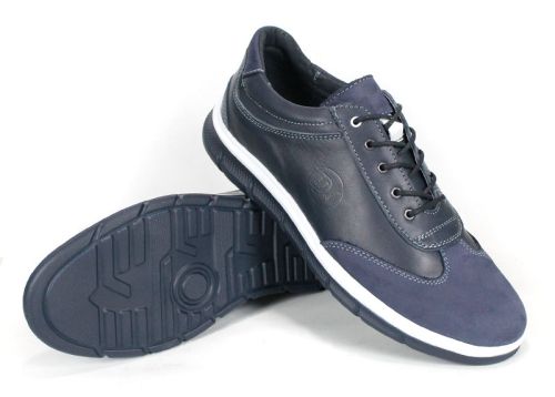 Обувка Nario с показана подметка и стилно оформление