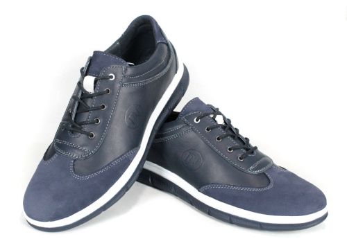 Динамичен кадър на чифт мъжки обувки Nario, преплетени