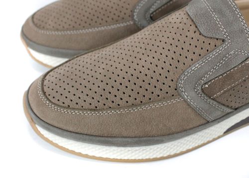 Крупен план на перфорацията и шевовете