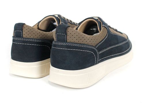 Изглед отзад – детайли на шевовете и конструкцията