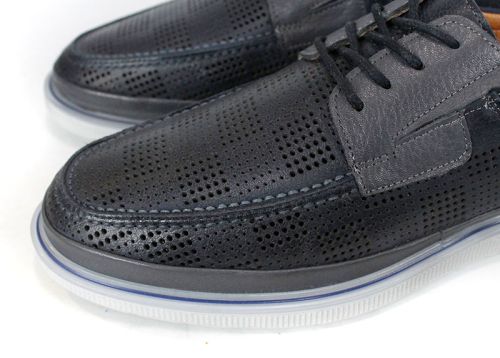 Детайл на перфорацията и стелката на модел Лоренцо