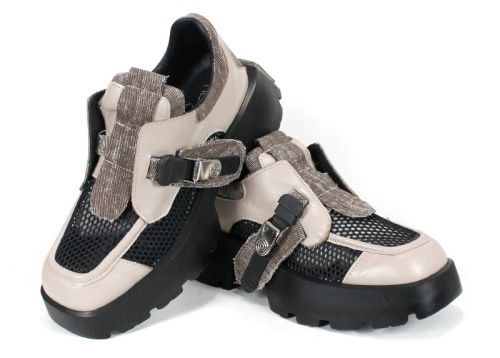 GRUNGE X обувки – чифт с декоративни елементи и масивна платформа