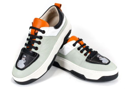 дамски сникърси KELLY, детайл на декоративния елемент отпред