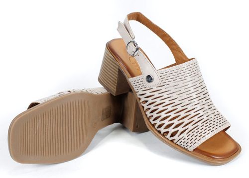 комфортни дамски сандали с катарама