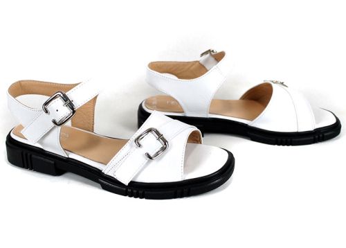 дамски сандали Dalia Bella от естествена кожа с декоративна катарама и ниско черно ходило