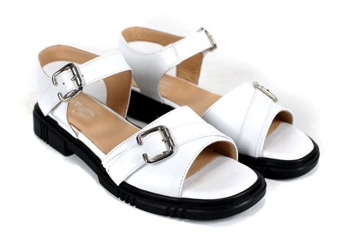 дамски сандали Dalia Bella от естествена кожа с декоративна катарама и ниско черно ходило