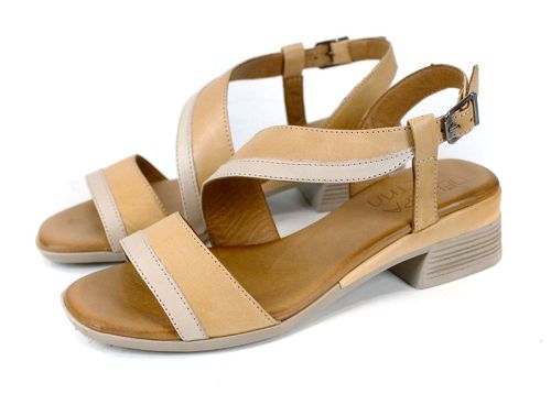 Дамски сандали от естествена кожа в бисквитено и бежово с нисък ток
