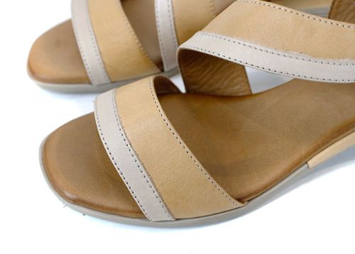 Дамски сандали от естествена кожа в бисквитено и бежово с нисък ток