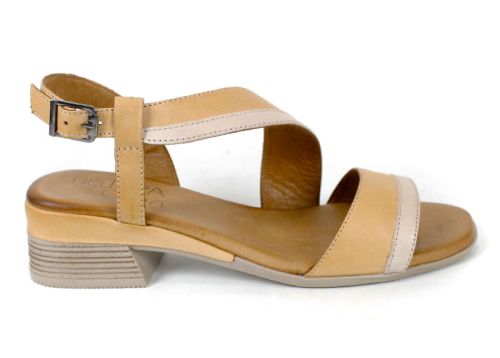 Дамски сандали от естествена кожа в бисквитено и бежово с нисък ток