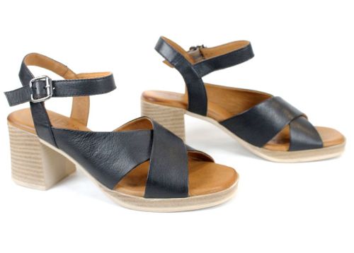 Noir Grace – Дамски сандали от естествена кожа в черно | Среден ток и класическа елегантност