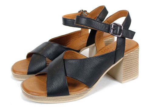 Noir Grace – Дамски сандали от естествена кожа в черно | Среден ток и класическа елегантност