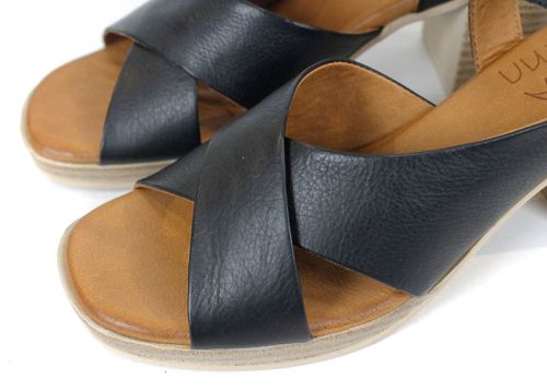 Noir Grace – Дамски сандали от естествена кожа в черно | Среден ток и класическа елегантност