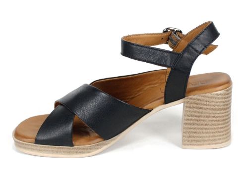 Noir Grace – Дамски сандали от естествена кожа в черно | Среден ток и класическа елегантност