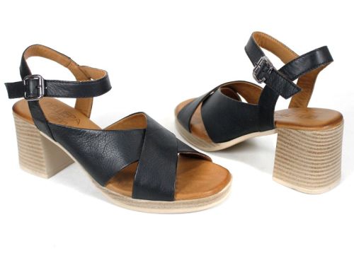 Noir Grace – Дамски сандали от естествена кожа в черно | Среден ток и класическа елегантност