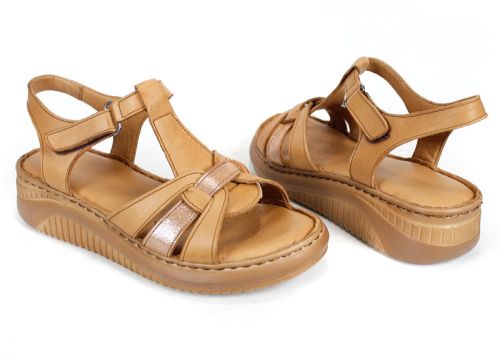 Sandale de damă Luma Linea din piele naturală maro deschis, cu talpă cusută și ușoară.