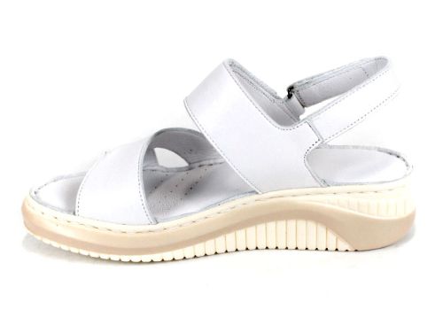 бели дамски сандали от естествена кожа Sole Brillante