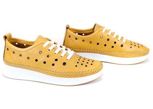 Дамски летни обувки Magia Notturna от жълта естествена кожа с перфорации