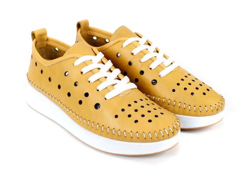 Дамски летни обувки Magia Notturna от жълта естествена кожа с перфорации