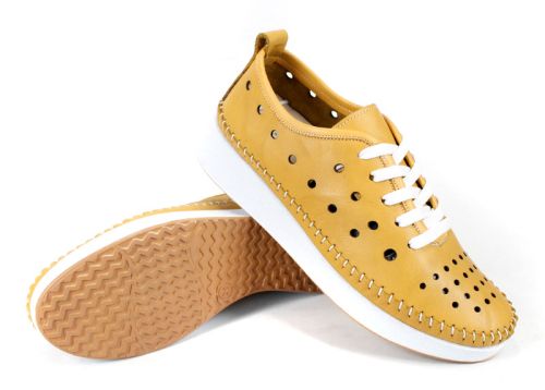 Дамски летни обувки Magia Notturna от жълта естествена кожа с перфорации