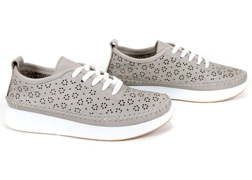 дамски летни обувки Magia Fiore от естествена кожа с перфорация и бяло гъвкаво ходило