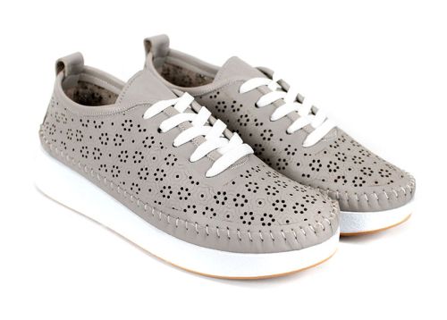 дамски летни обувки Magia Fiore от естествена кожа с перфорация и бяло гъвкаво ходило