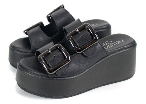 Papuci de damă negri Caffè Leggero din piele naturală cu catarame și talpă tip platformă