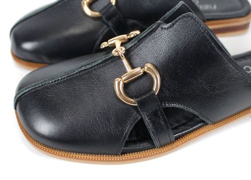 Дамски черни чехли от естествена кожа Luna Piena с ниско ходило и златист аксесоар