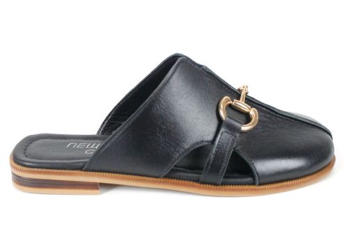 Дамски черни чехли от естествена кожа Luna Piena с ниско ходило и златист аксесоар