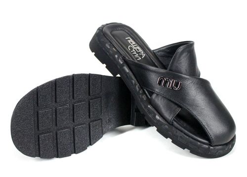 Дамски чехли от естествена кожа в черно Notte Viva с нестандартна визия