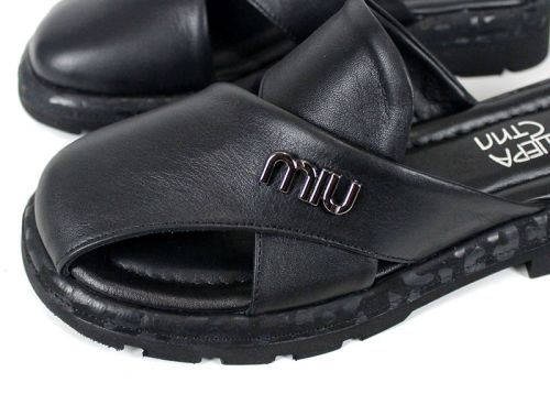 Дамски чехли от естествена кожа в черно Notte Viva с нестандартна визия