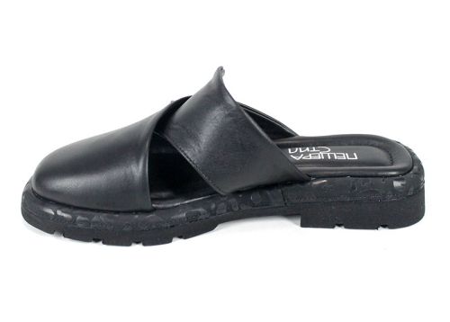 Дамски чехли от естествена кожа в черно Notte Viva с нестандартна визия