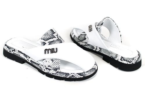 Дамски чехли от бяла естествена кожа със змийски принт – модел Notte Viva