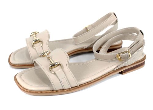 Бежови дамски сандали от естествена кожа Dalia Chiara с ниско ходило и златист аксесоар