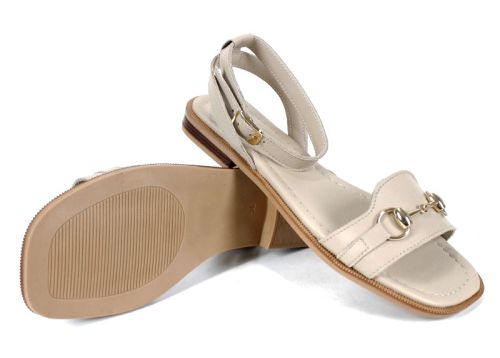Бежови дамски сандали от естествена кожа Dalia Chiara с ниско ходило и златист аксесоар