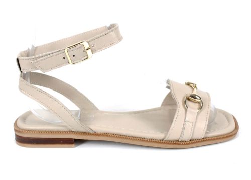 Бежови дамски сандали от естествена кожа Dalia Chiara с ниско ходило и златист аксесоар